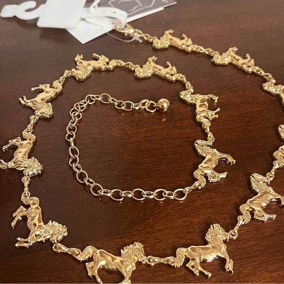 Haute Hippie Gold toned western Horse Motif Chain Belt - Adjustable - Picture 3 of 5